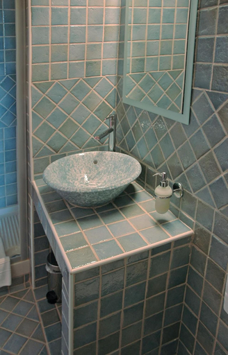 Bathroom 5, UNAHOTELS Regina Bari, Bari