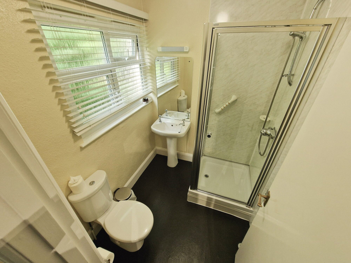 Bathroom 3, Grange Lodge Hotel