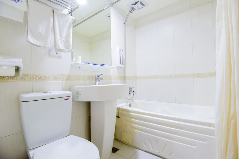 Bathroom 5, Sanduo Hotel, Kaohsiung