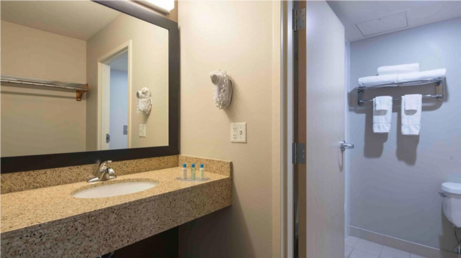Bathroom 4, Best Western Beacon Inn, Ottawa