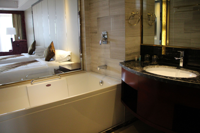 Bathroom 3, Maputo AFECC Gloria Hotel, Maputo