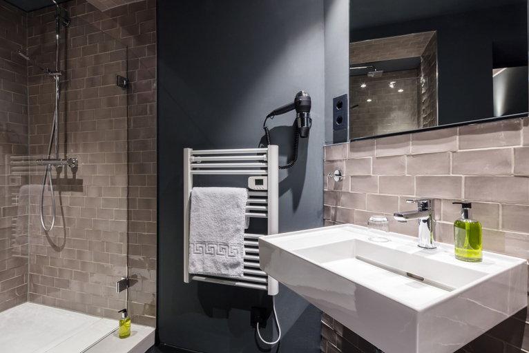 Bathroom 5, The Midtown Hotel by The New Yorker, Köln
