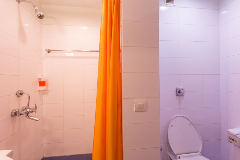 Bathroom 5, Ginger Trivandrum, Thiruvananthapuram