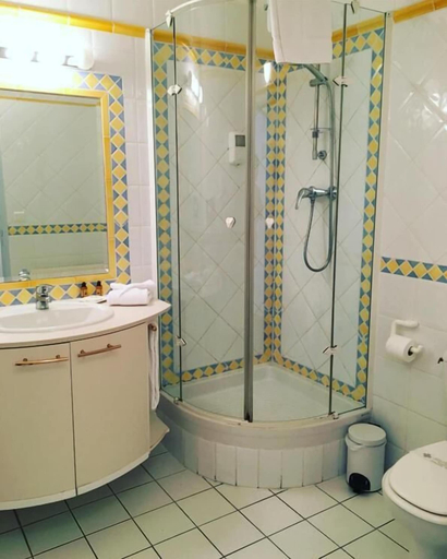 Bathroom 4, Le Jas Neuf, Var