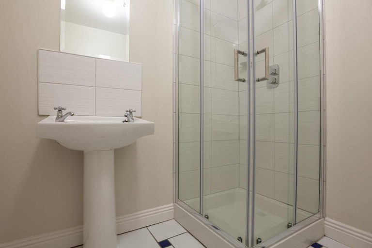 Bathroom 4, Dingle Harbour Lodge