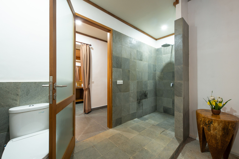 Bathroom 3, Murex Bangka Dive Resort, North Minahasa