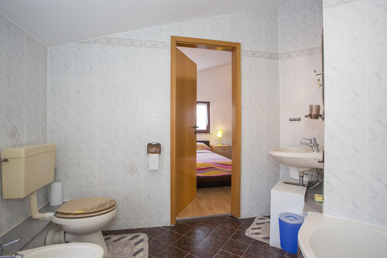 Bathroom 3, Apartments Kristina, Rovinj