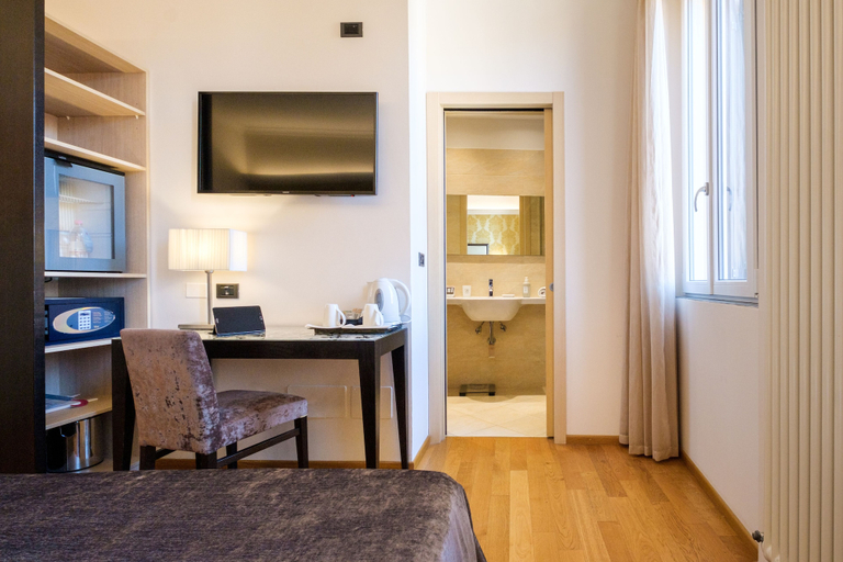 Bedroom 3, Touring Hotel, Bologna