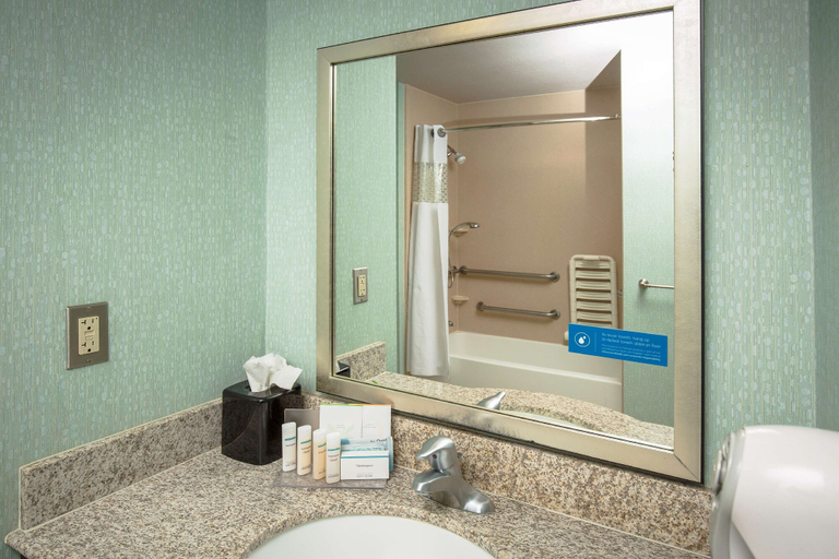 Bathroom 4, Hampton Inn & Suites Suisun City Waterfront, Solano