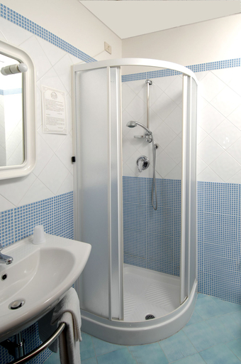 Bathroom 5, La Meridiana, Napoli