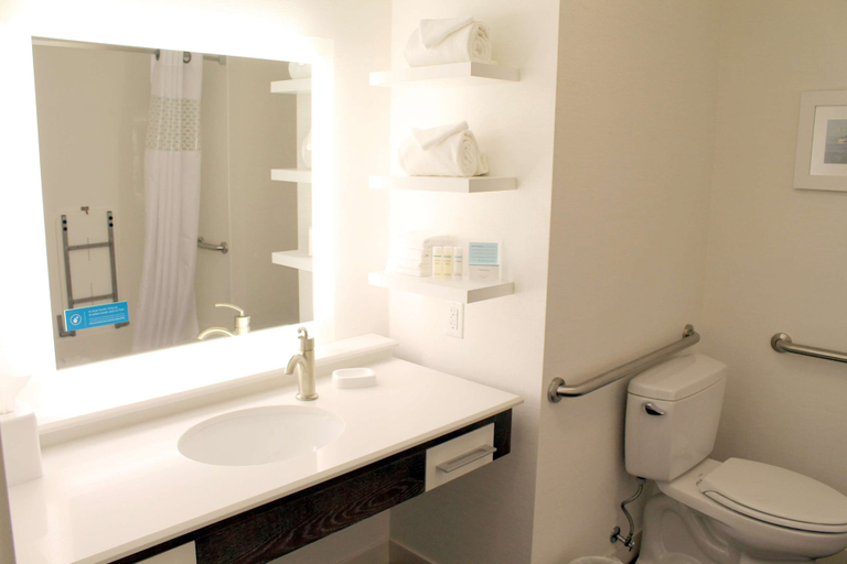 Bathroom 5, Hampton Inn Cape Girardeau I 55 East, Cape Girardeau