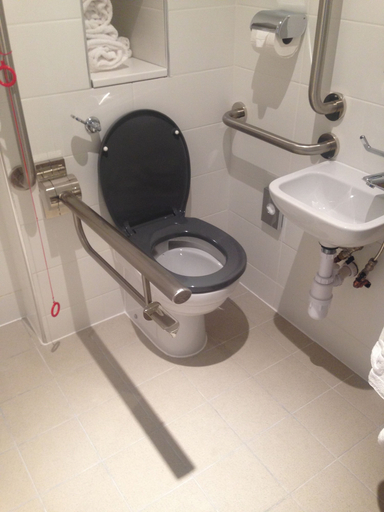 Bathroom 4, Hampton by Hilton Glasgow Central, Glasgow