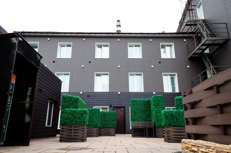 Exterior & Views
