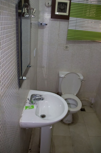 Bathroom 5, Silver Grandeur Hotel, Mushin