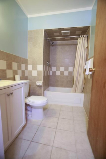 Bathroom 4, Meadowbrook Motor Lodge, Nassau