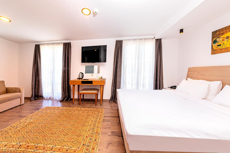 Bedroom 4, Neda, Fatih