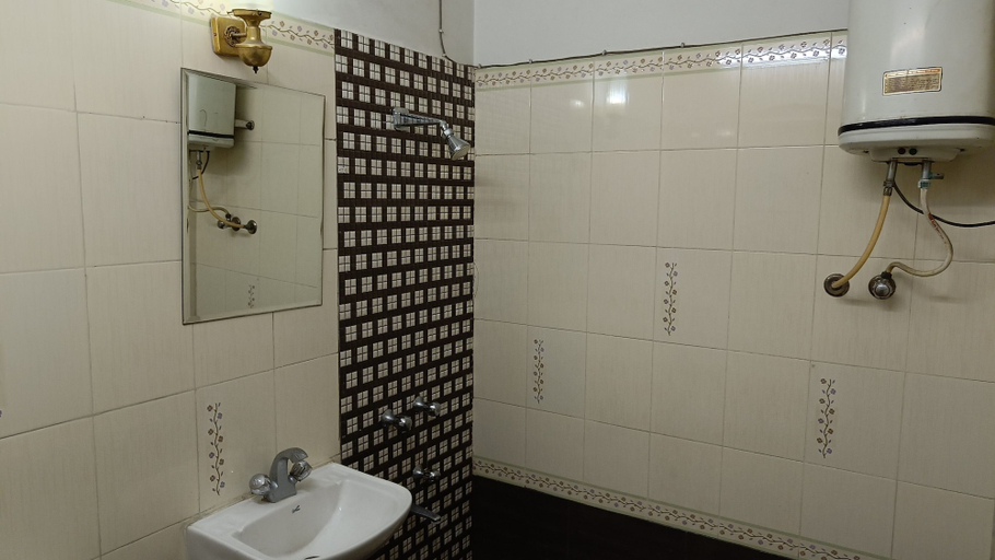 Bathroom 3, Hotel Samrat, Ludhiana