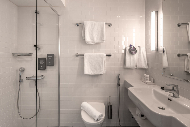 Bathroom 3, Radisson Blu Aleksanteri Hotel, Helsinki, Uusimaa