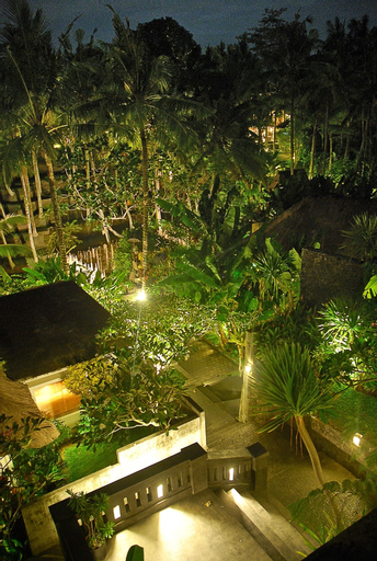 Exterior & Views 12
