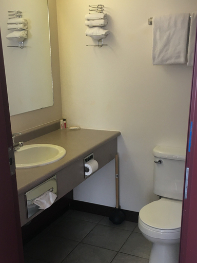 Bathroom 3, Almada Inn, Northern Rockies