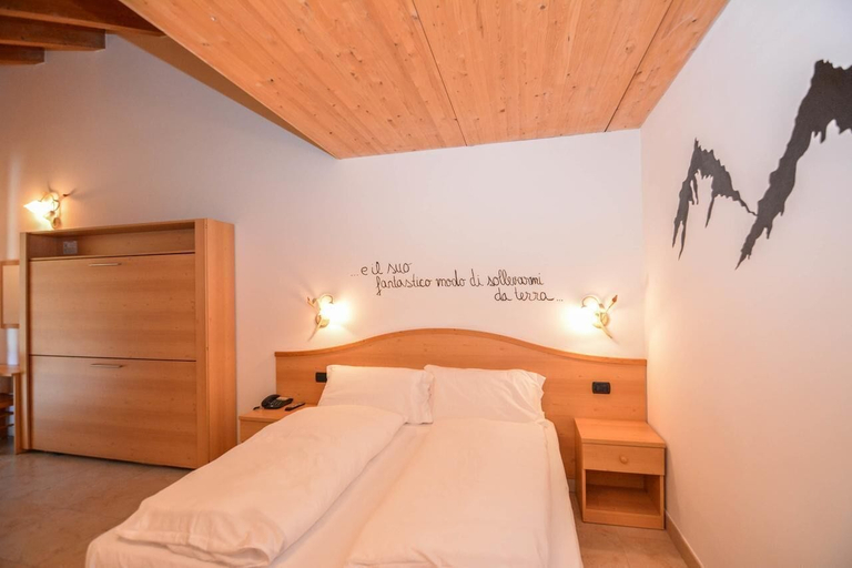 Bedroom 5, Albergo Pieve, Trento