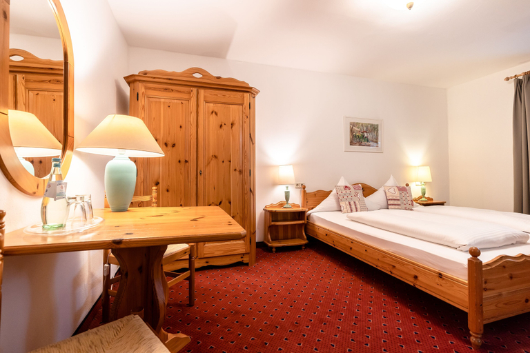 Bedroom 4, Hotel Sauerlacher Post, München