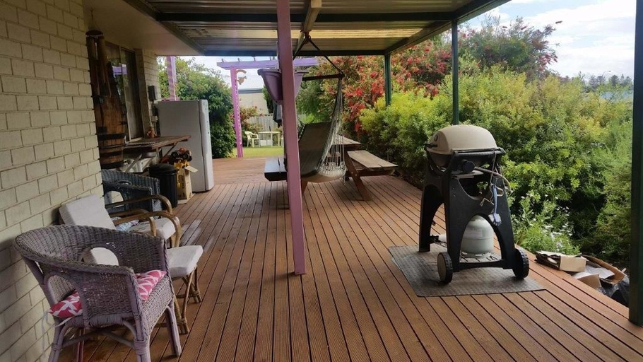 Others 3, Le Grand Chateau, Esperance