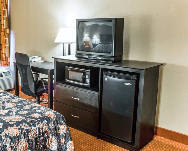 Bedroom 5, Econo Lodge Burlington I-40, Alamance