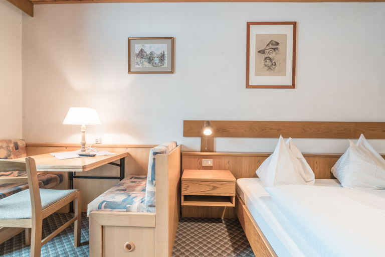 Bedroom 2, Hotel Oberhofer, Bolzano