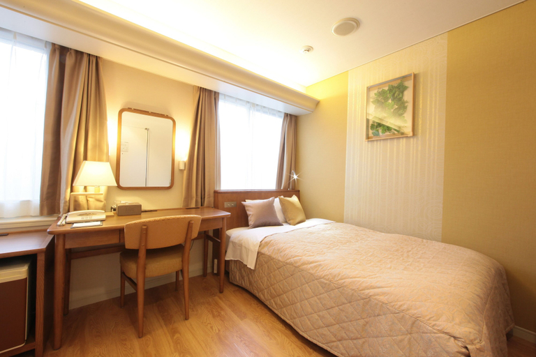Bedroom 5, Hotel Monarque Tottori, Tottori