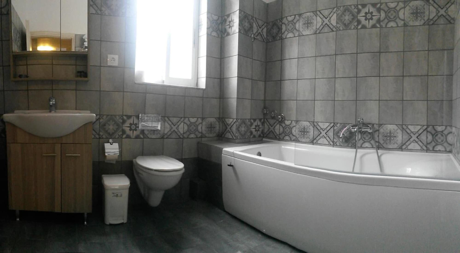 Bathroom 5, Hotel Kalloni, Thessaly