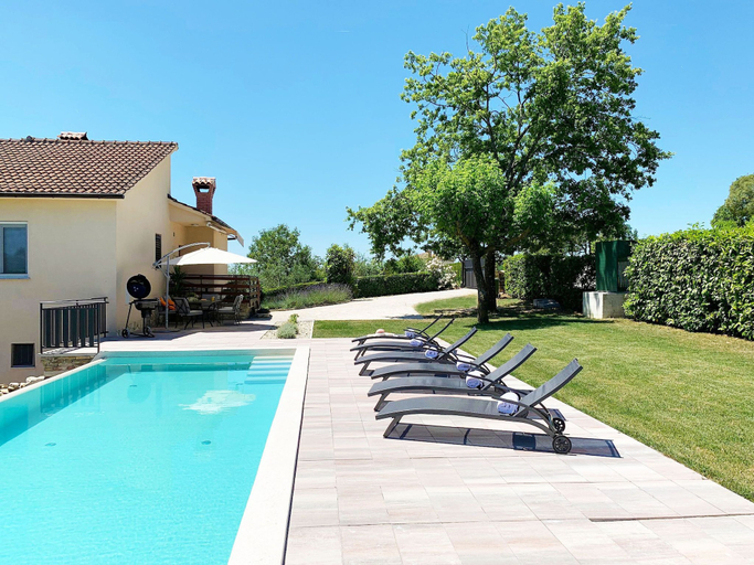 Sport & Beauty 4, Holiday Home with pool and garden, Pazin