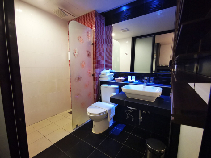 Bathroom 4, Mandy Nok Hotel, Muang Nakhon Si Thammarat