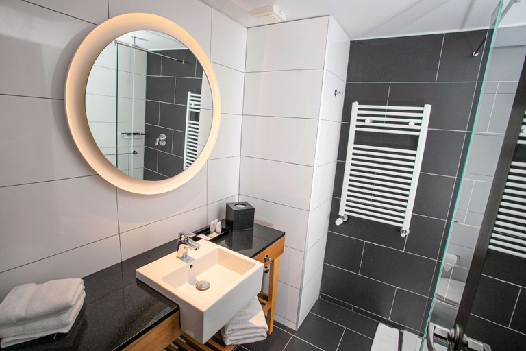 Bathroom 4, Hampton by Hilton Bariloche, Bariloche
