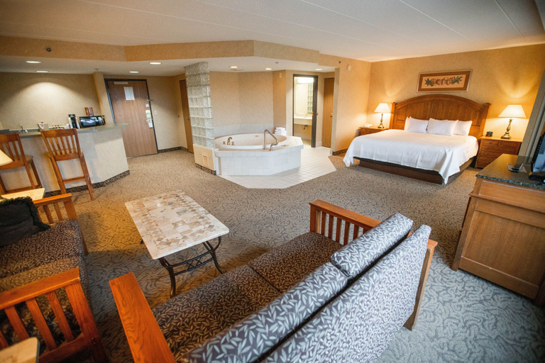 Bedroom 2, Grand Casino Hinckley, Pine