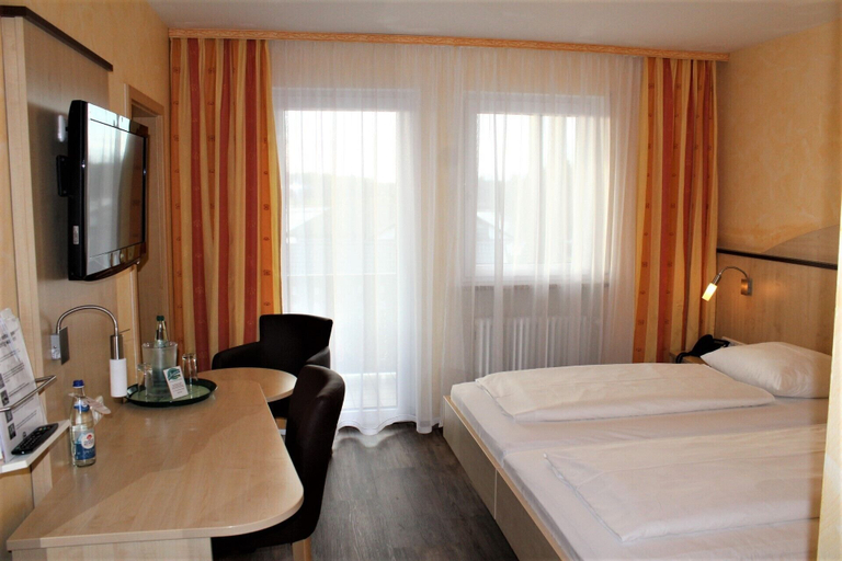 Bedroom 3, Hotel & Gasthof Wolfringmühle, Schwandorf