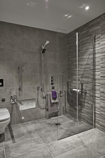Bathroom 4, Old Palace Lodge Hotel, Central Bedfordshire