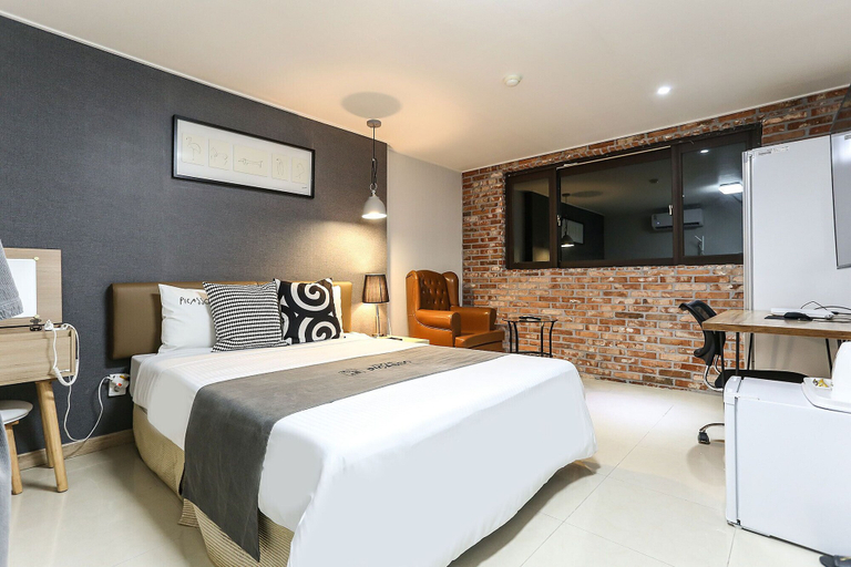 Bedroom 3, Picasso Hotel, Donghae