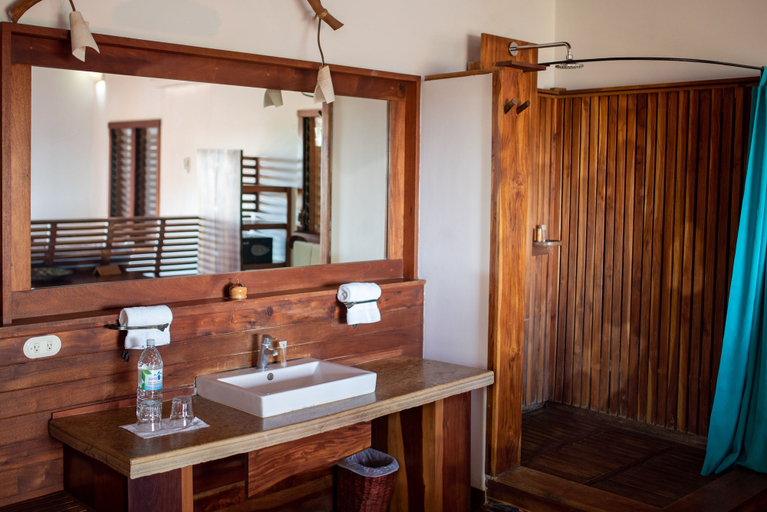 Bathroom 5, Aqua Oceanfront Hotel Resort, Tola