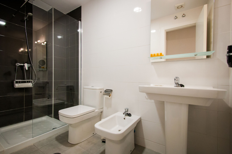 Bathroom 4, Holidays2Malaga Suites Apartments, Málaga