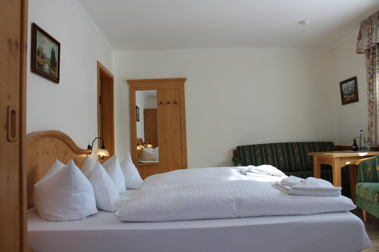 Bedroom 2, Hotel Bellevue, Miesbach