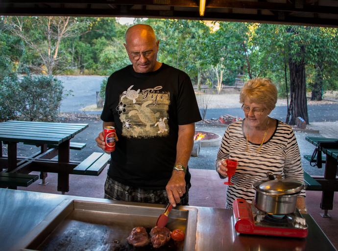 Food & Drinks 4, Capricorn Caves - Caravan Park, Livingstone - Pt A
