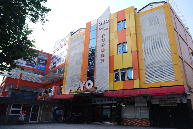 Exterior & Views 2, OYO 142 Hotel Al Furqon Syariah, Palembang