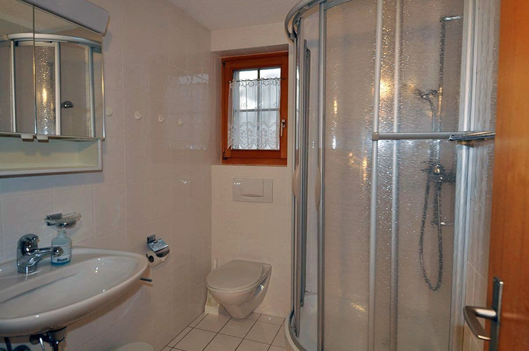 Bathroom, Artus 3, Raron