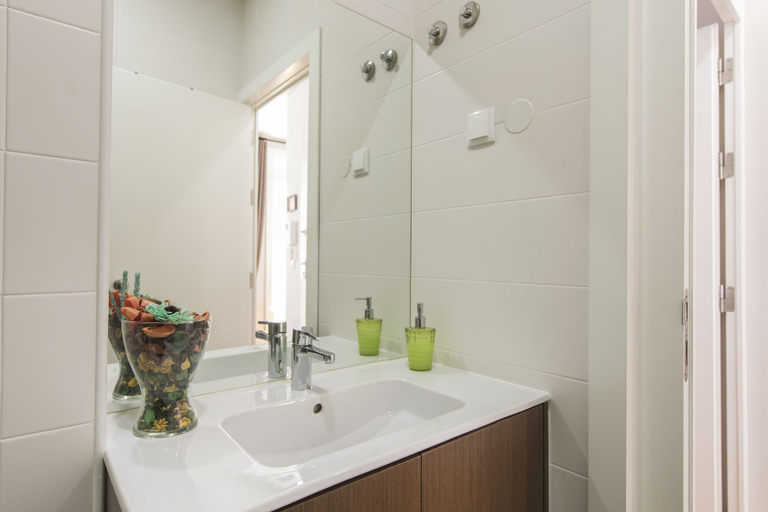 Bathroom 4, Cozy Flat in the Heart of Alfama, Lisbon