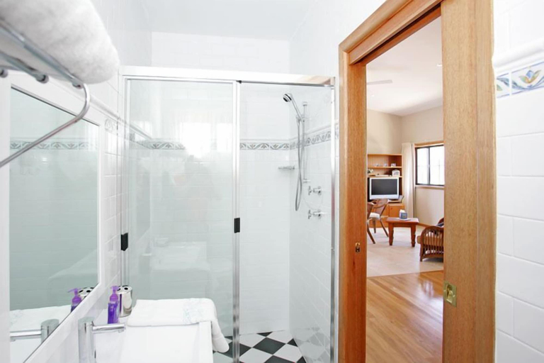 Bathroom 5, Lavender House B&B, Wyong - South and West