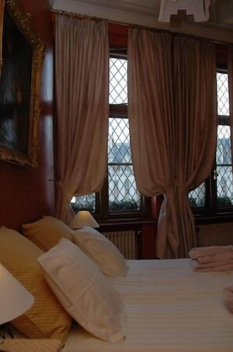 Bedroom 5, Huyze Die Maene, West-Vlaanderen