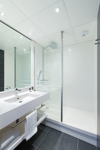 Bathroom 5, Hôtel Mercure Strasbourg Airport, Bas-Rhin