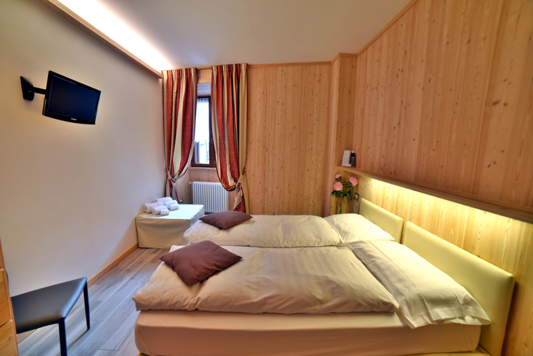 Bedroom 2, Albergo Stelvio, Sondrio