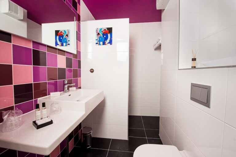 Bathroom 4, Hotel ten Cate, Emmen